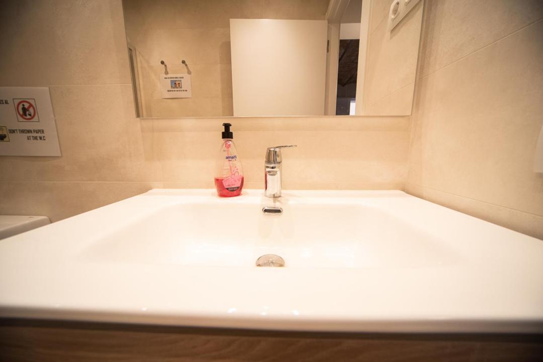 Hostal By Universitat Private *