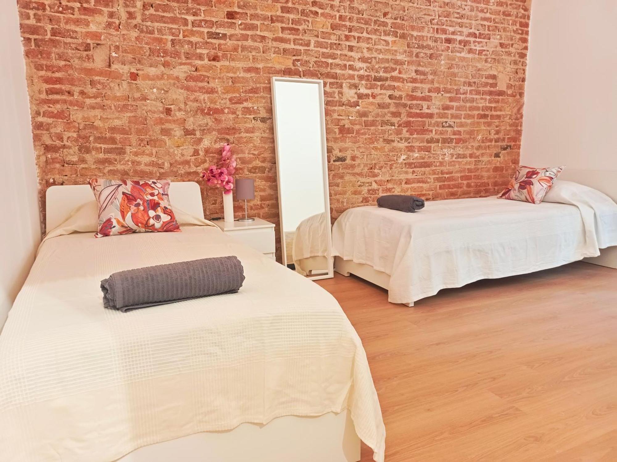 Hostal By Universitat Private *