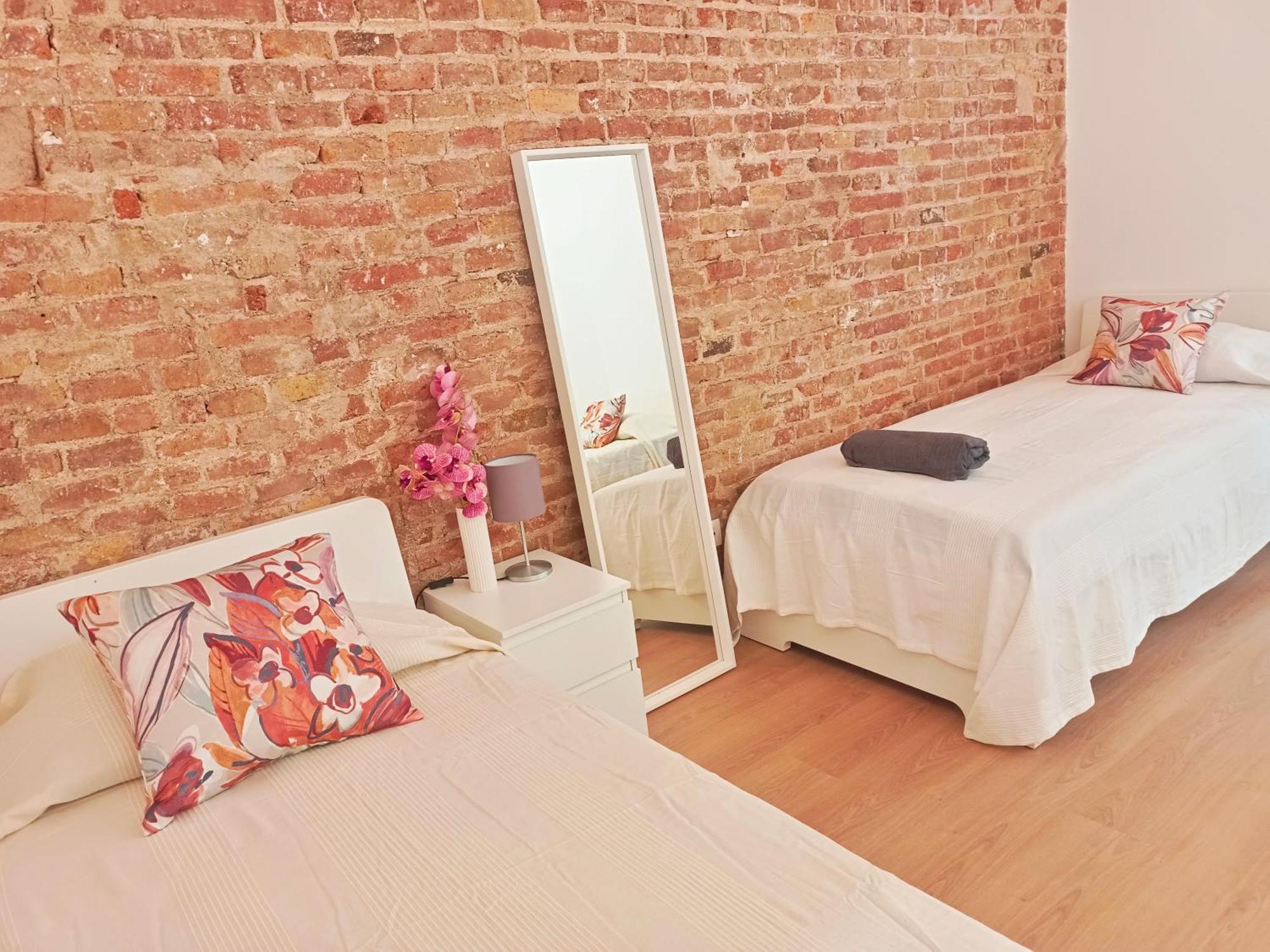 By Universitat Private Hostal