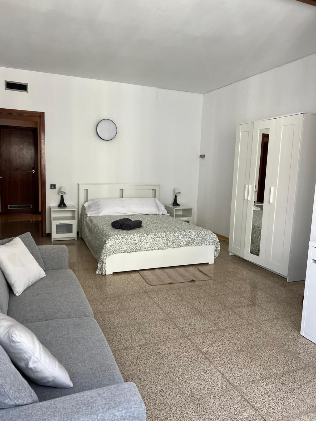 Privada En Piso Compartido Lepanto Hostal