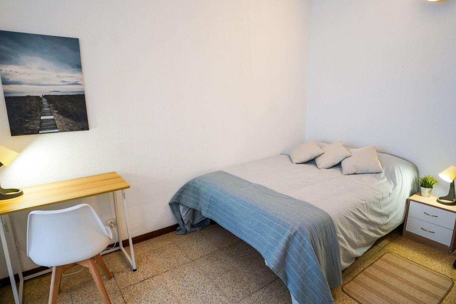 Hostal Privada En Piso Compartido Lepanto Barcelona