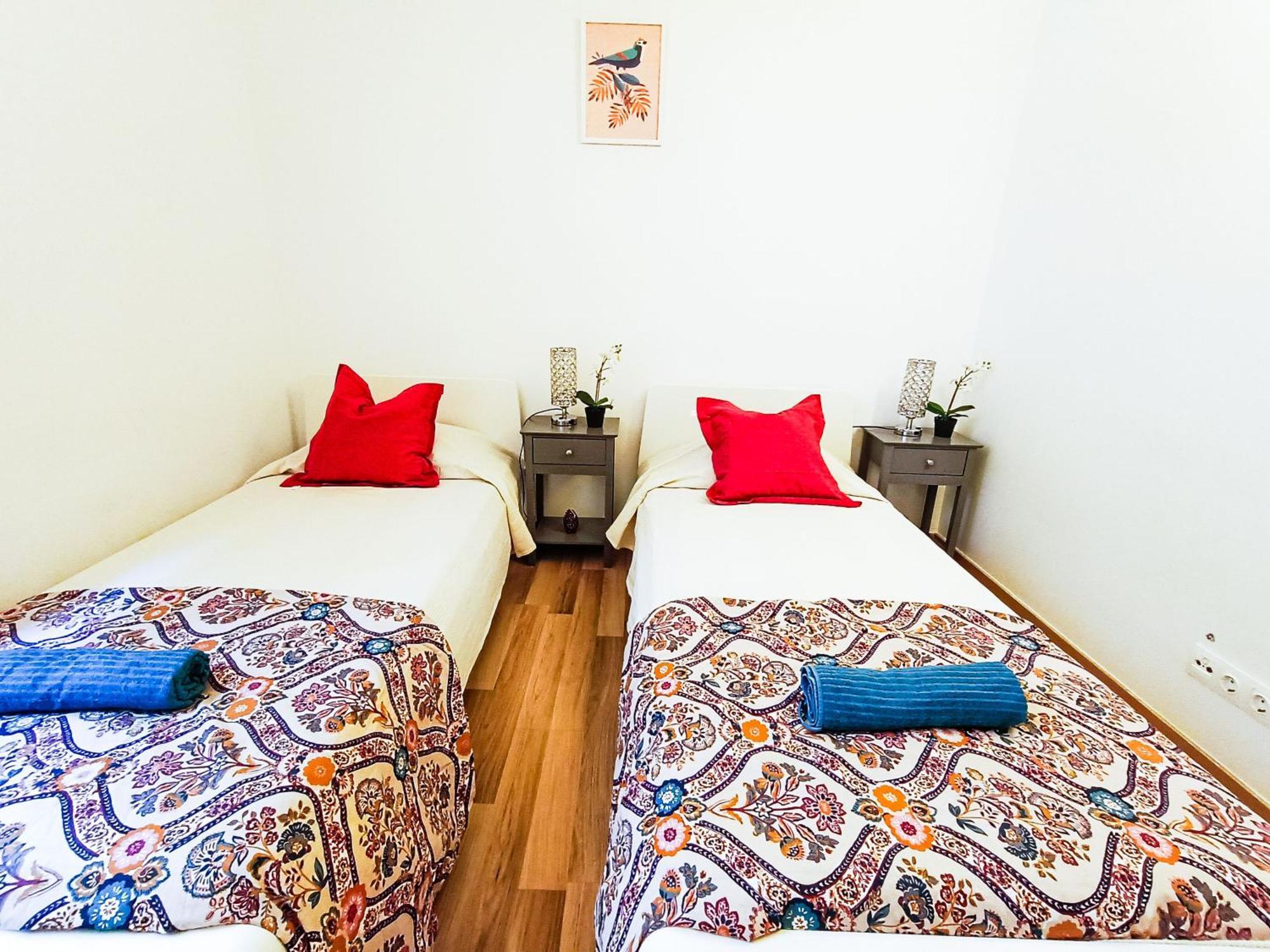 Oasis - By La Rambla Hostal *