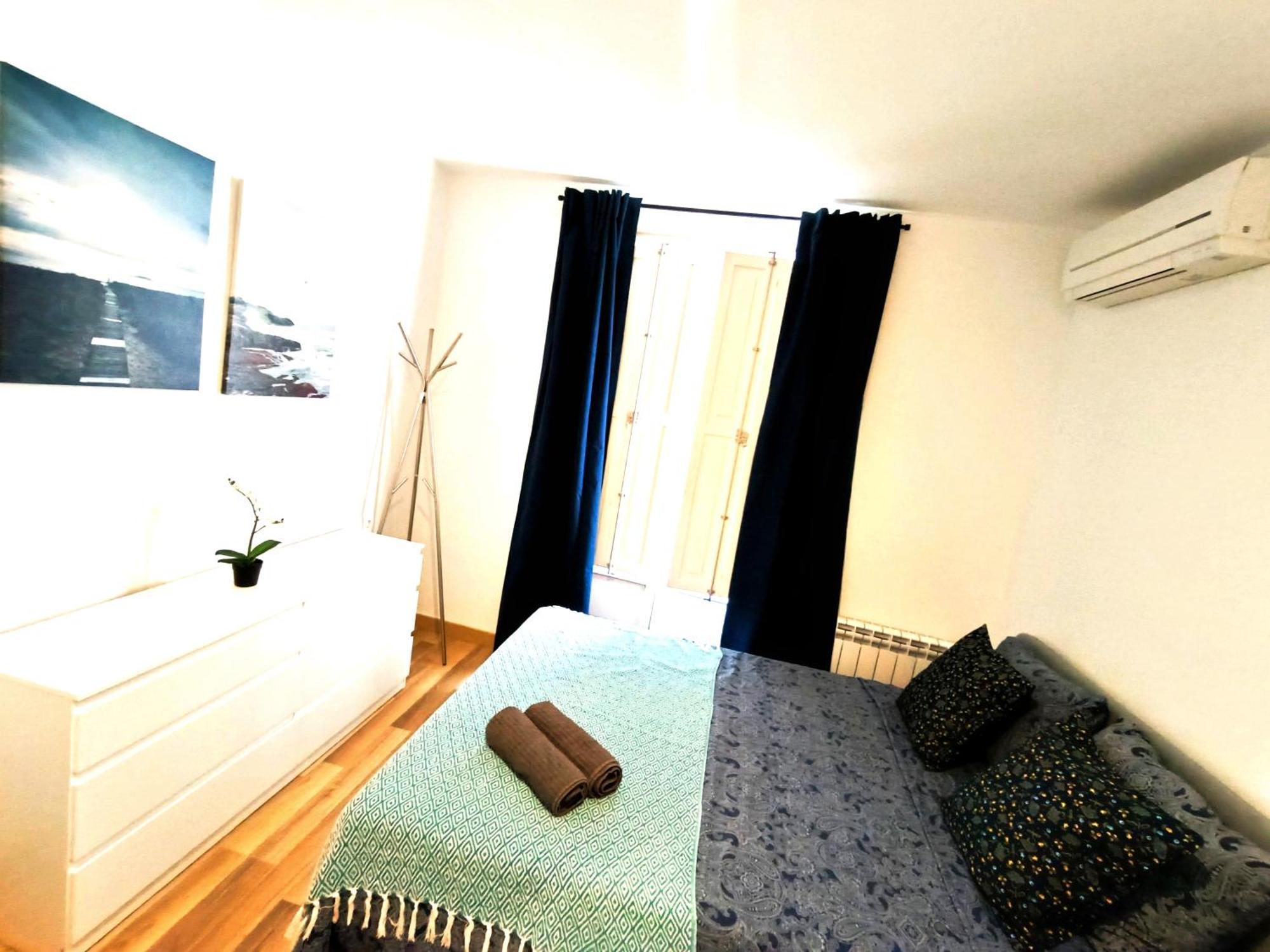 Oasis - By La Rambla Hostal Barcelona