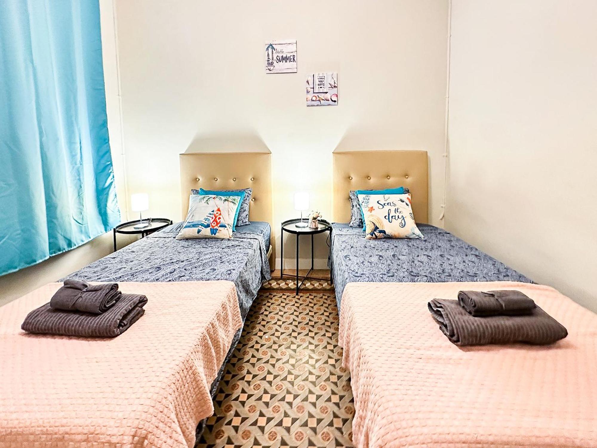 - Roger De Lluria Hostal Barcelona
