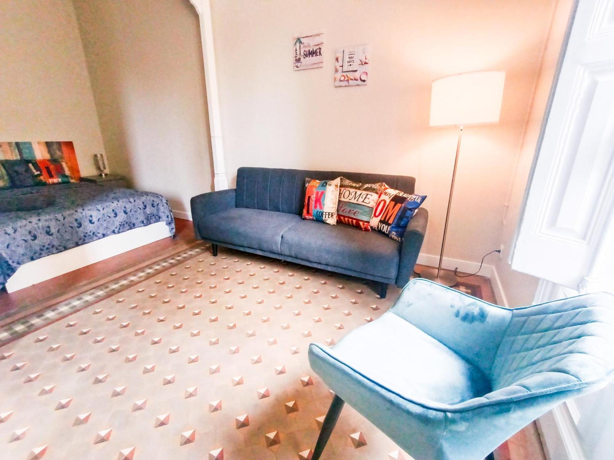 - Roger De Lluria Hostal Barcelona