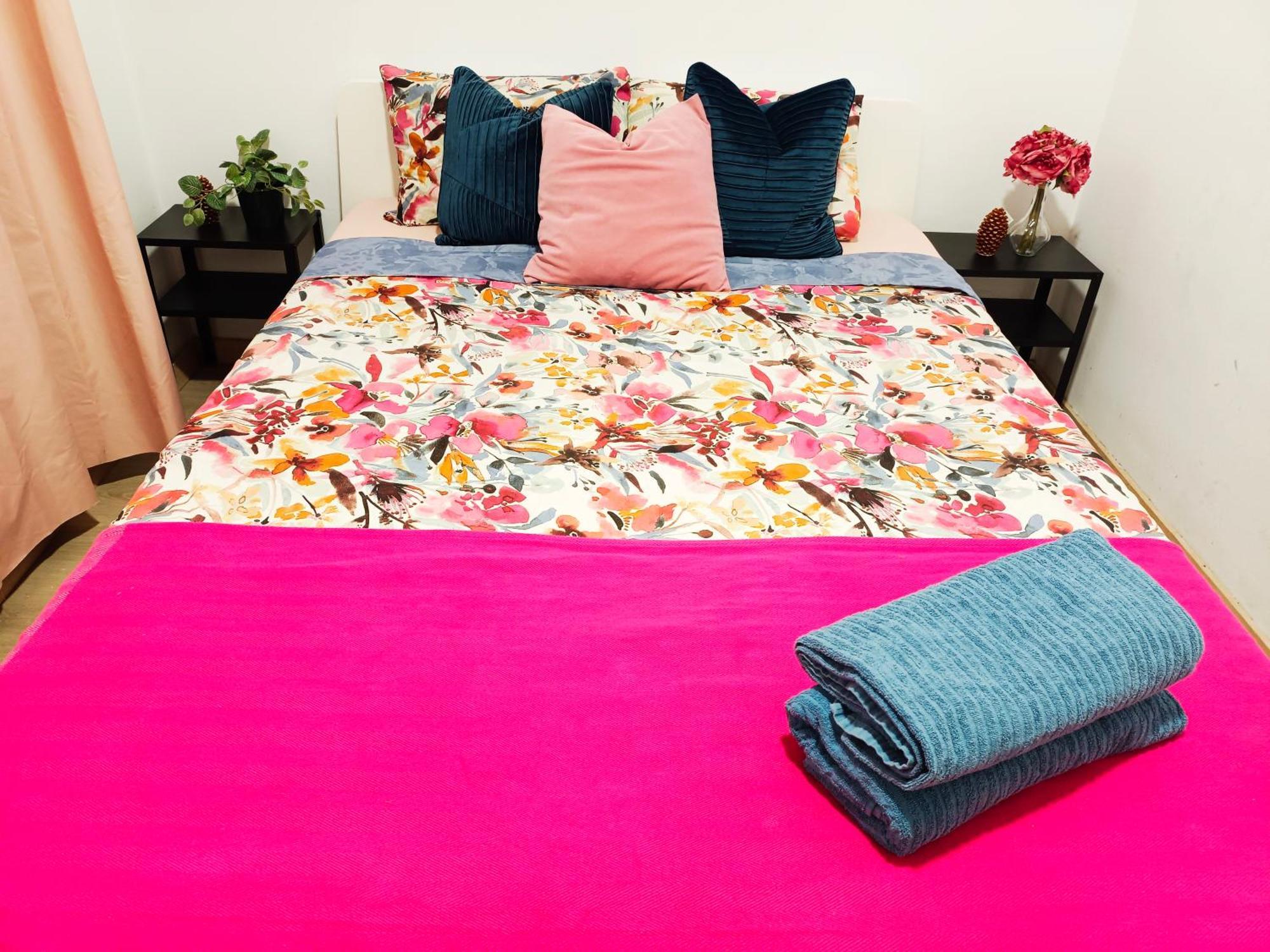 Sharing Flats In Gotico Hostel