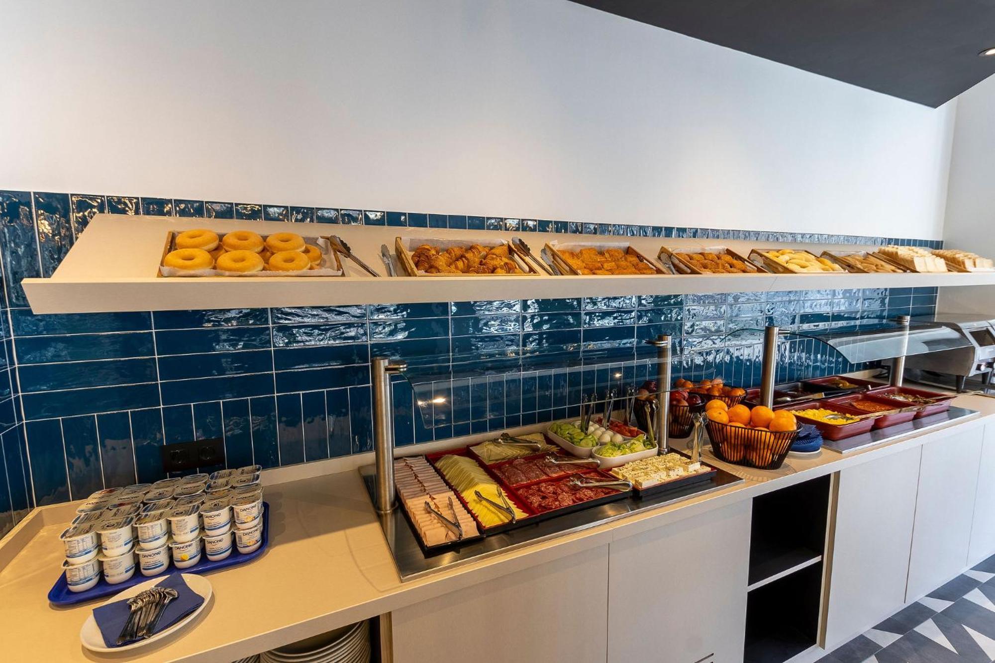 Travelodge Poblenou Hotel *