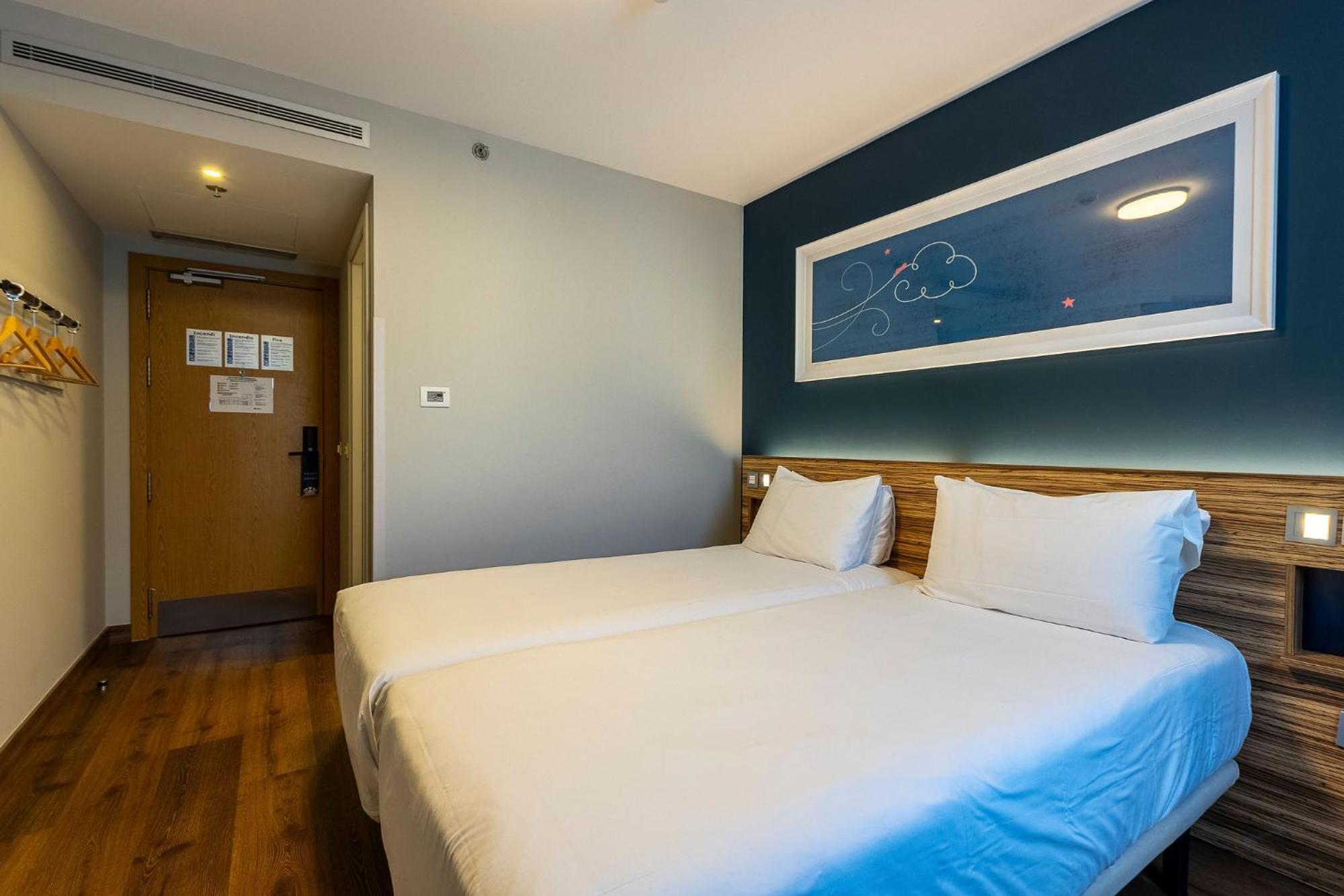 Travelodge Poblenou Hotel *