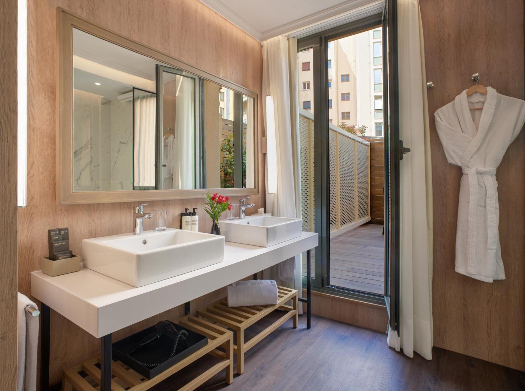 H10 Universitat Hotel 4*