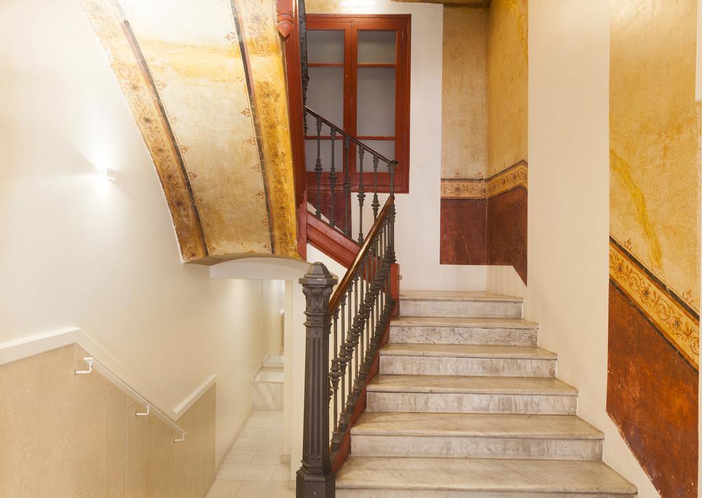 En Casa De Girona 17 *