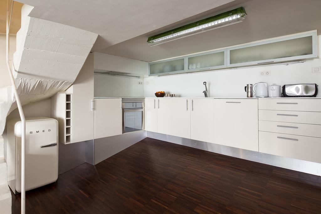 Apartment Rentals - Private Pool And Garden Center