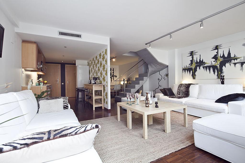 Apartment Rentals - Private Pool And Garden Center