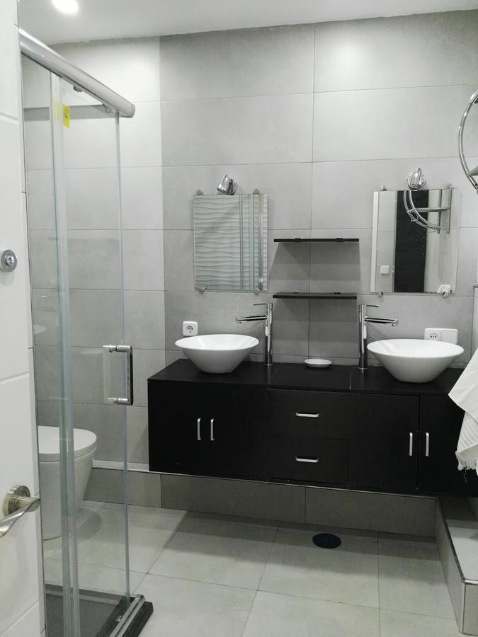Piso Luminoso En Apartamento *