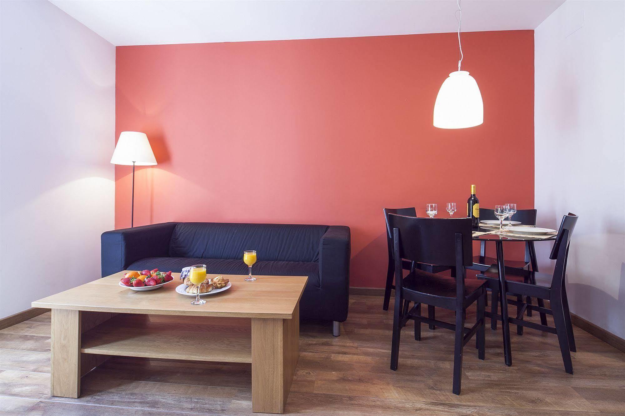 Inside Sants Apartamento