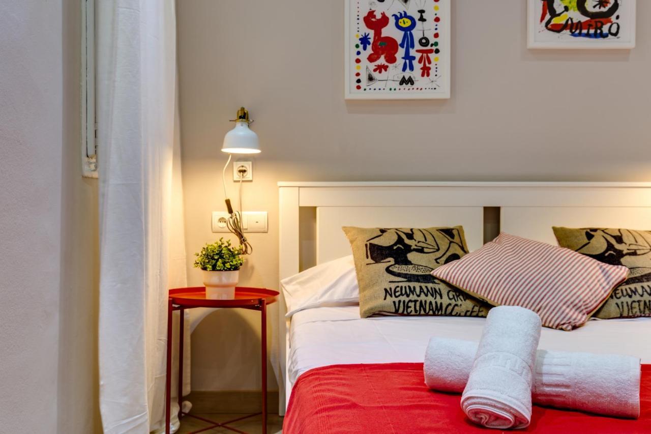 Apartment Renovated & Classic 3-bedroom Sagrada Familia Apt.