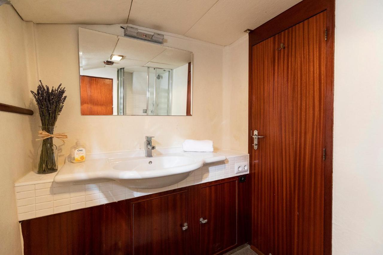 Hotel en barco C120 - Charming Boat In Port Forum Barcelona