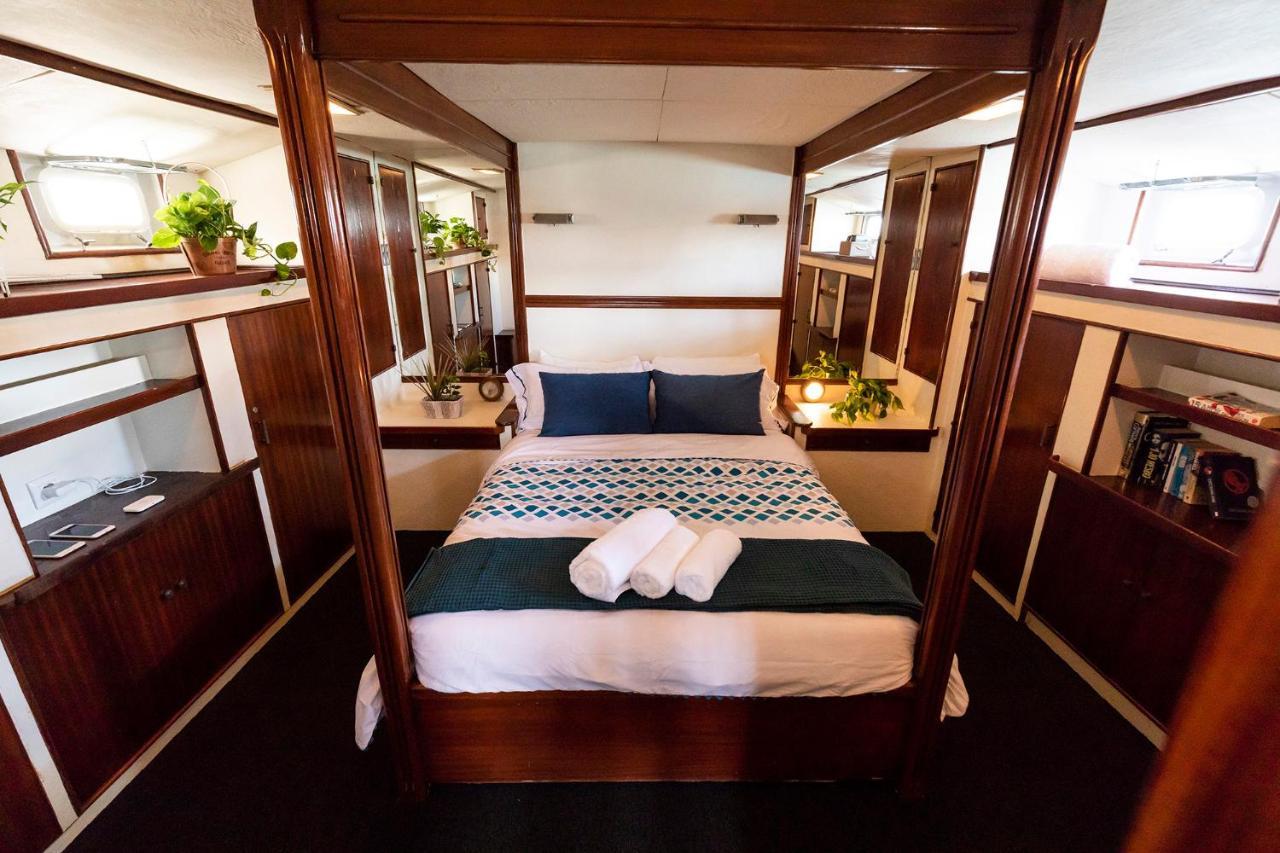 Hotel en barco C120 - Charming Boat In Port Forum *
