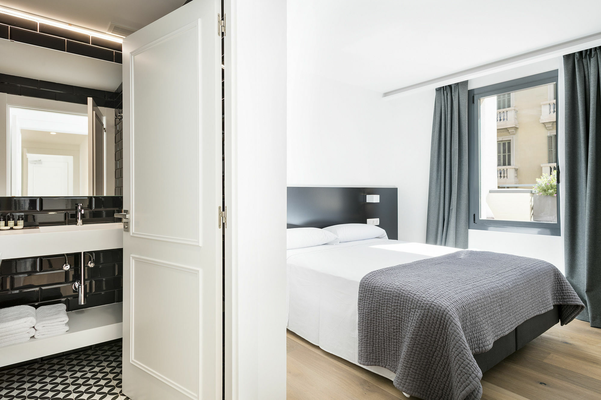 Aparthotel Murmuri Mercader 4*