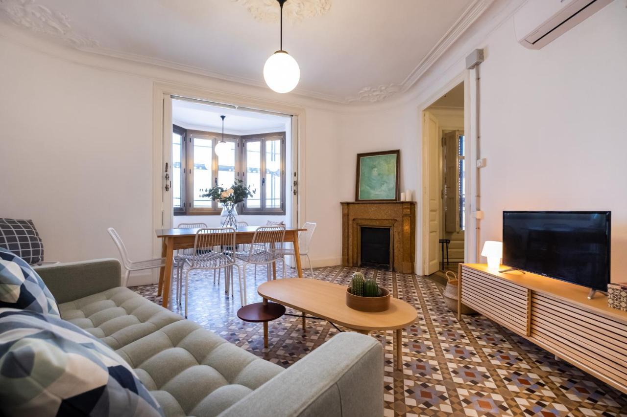 B42 - Modernist For Large Groups In Eixample