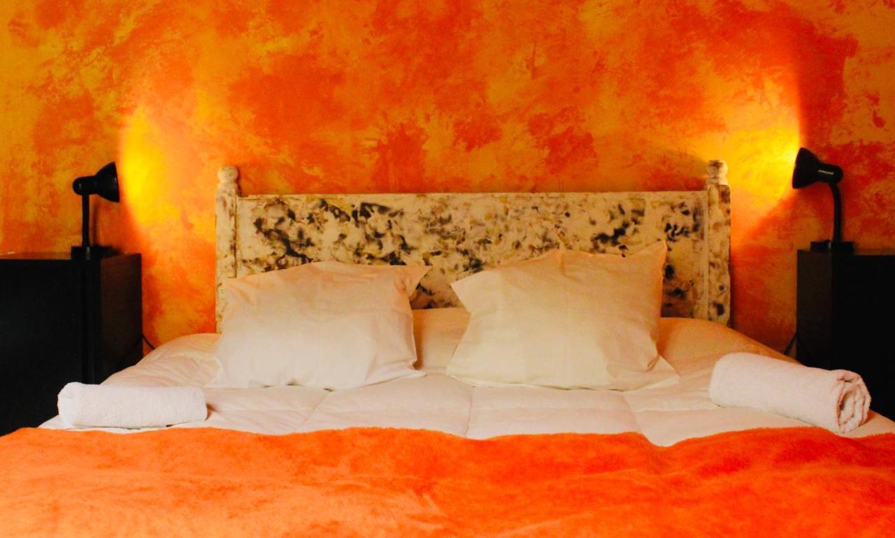 Bed & Art *