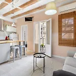Fridays Flats Retro Chic In Poble Sec