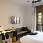 Chic & Basic Lemon Boutique Hotel