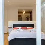 1229 - Awesome City Center Apartment With Terrace