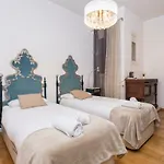 1229 - Awesome City Center Apartment With Terrace