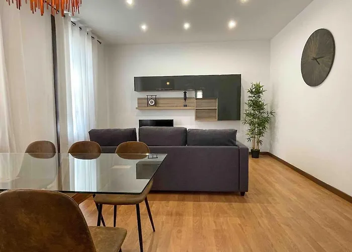 Hostourist Fira Plaza Espana 3 Rooms