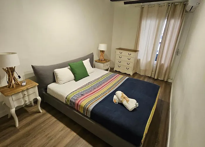 Family Flat Near Ramblas Bcn 5 Rooms