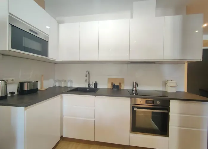 2Br Central Location