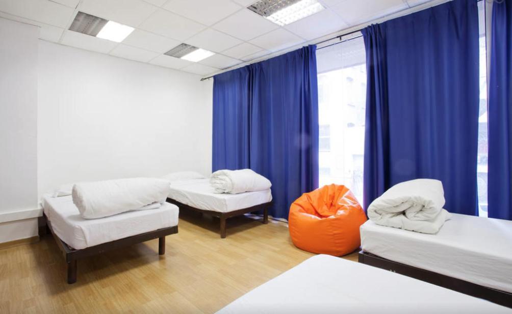 Holidaysbcn Hostel *