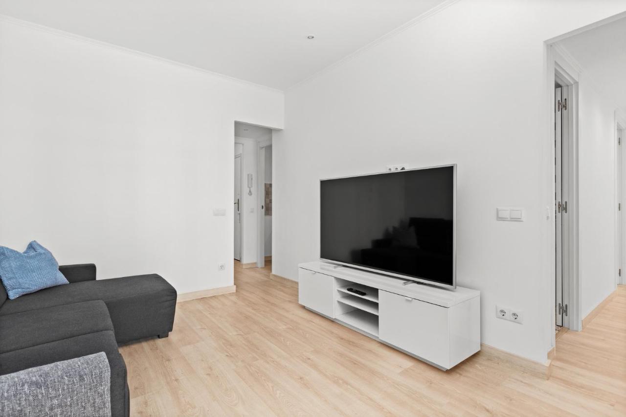 3br - 2bh In The Center