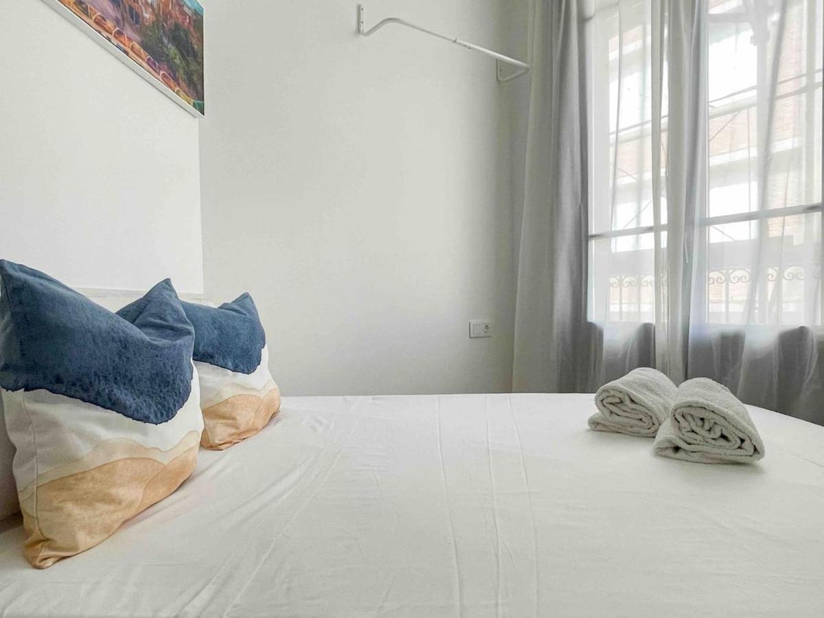 Apartamento Hostourist Fira Plaza Espana 3 *