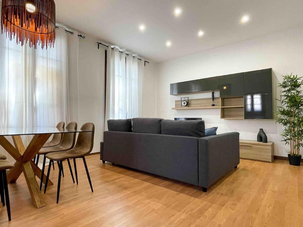 Hostourist Fira Plaza Espana 3 Apartamento *