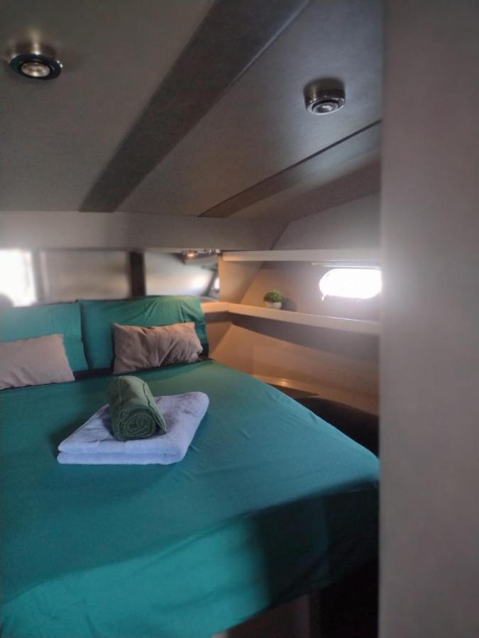 Yach Boat Hotel en barco *
