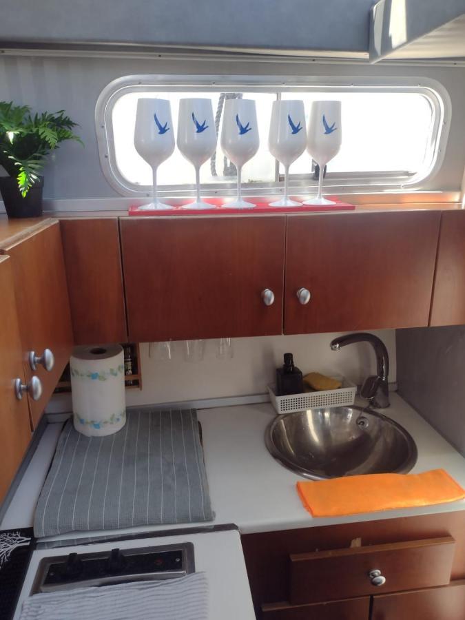 Yach Boat Hotel en barco Barcelona