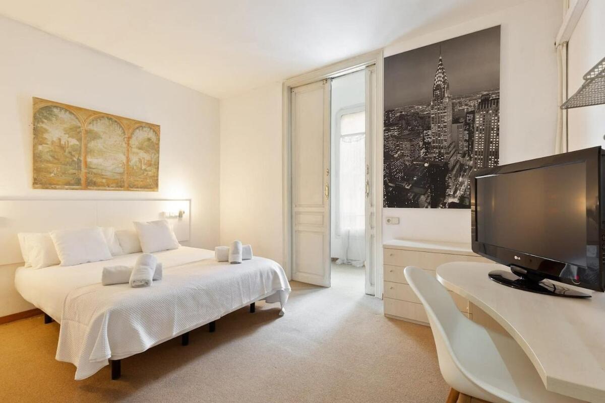 Huge Historic 5bd With Private Terrace! Apartamento Barcelona