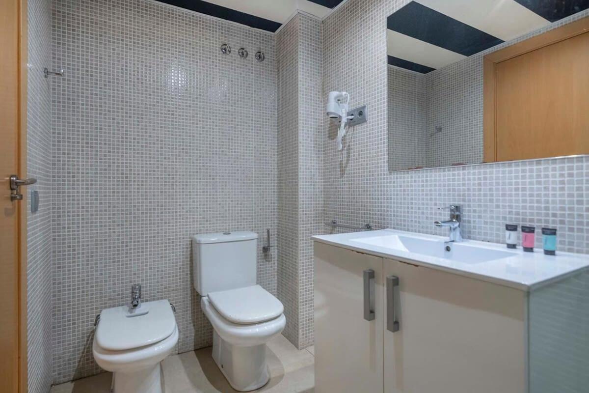 2 Bedroom With Balcony In Eixample 4-2 Apartamento