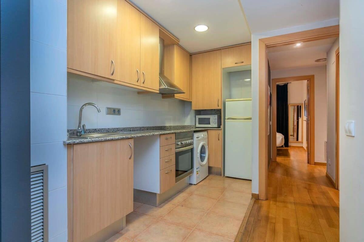 Apartamento 2 Bedroom With Balcony In Eixample 4-2 *