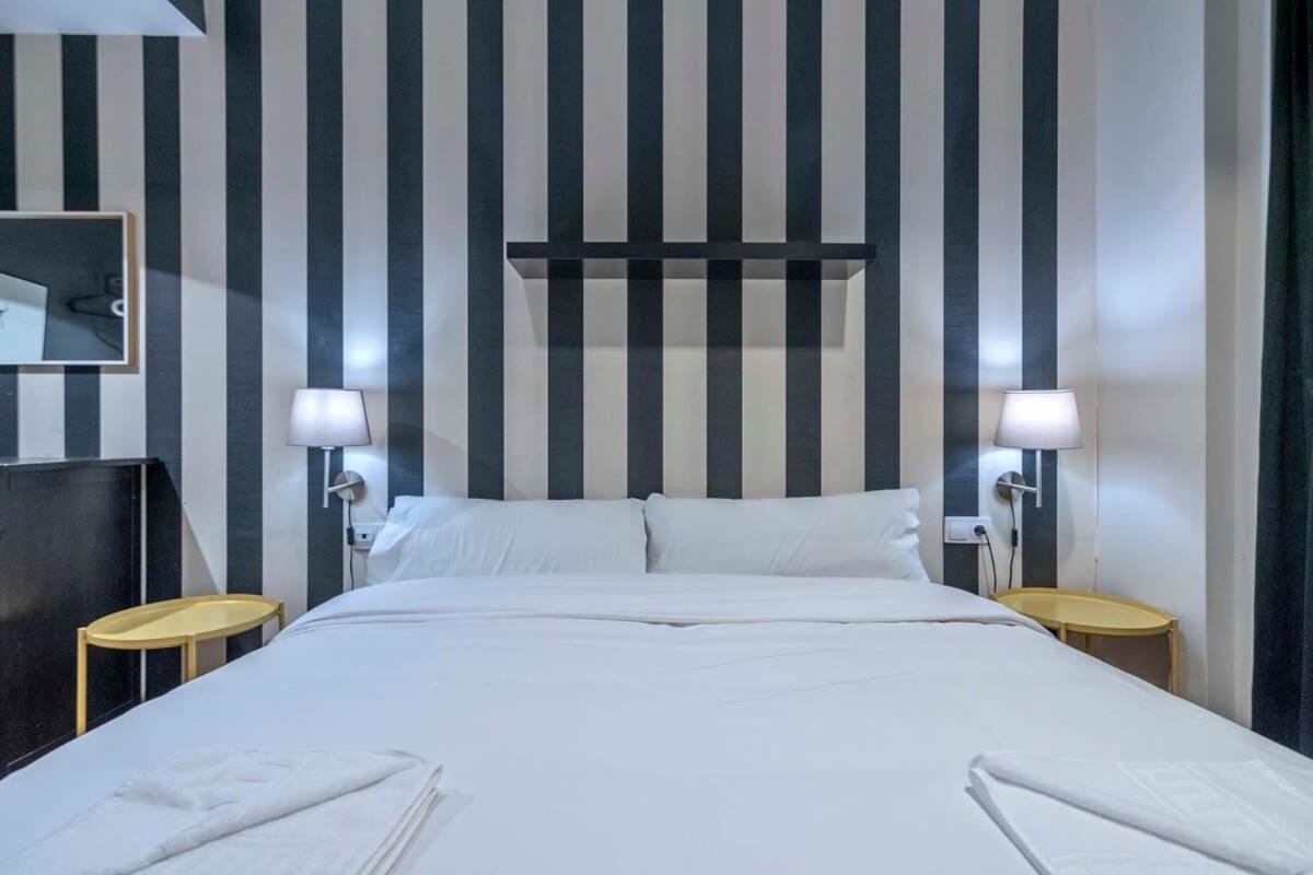 Apartamento 2 Bedroom With Balcony In Eixample 4-2 *