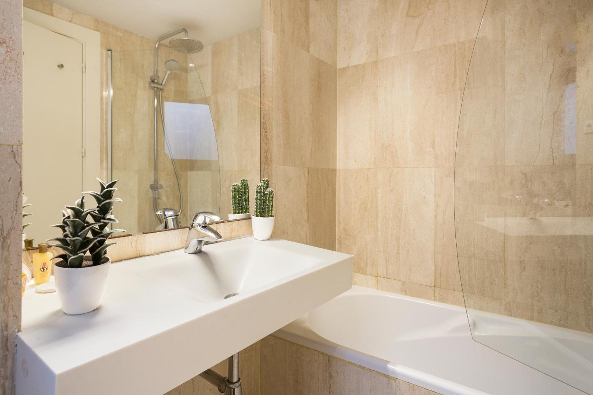 Apartamento My Space Emirates - Modern Duplex With Private Garden And Swimming Pool Barcelona
