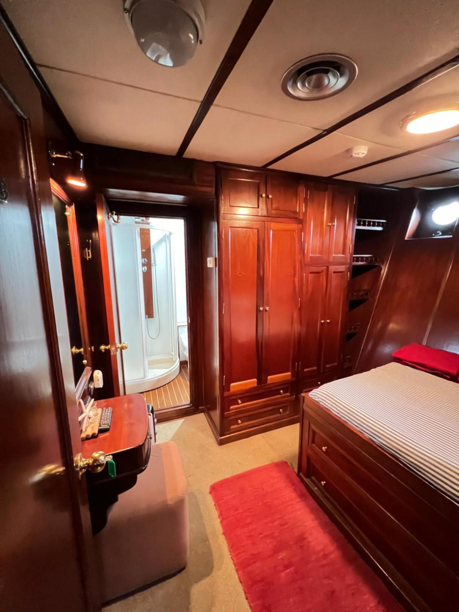 Southern Cross Botel *