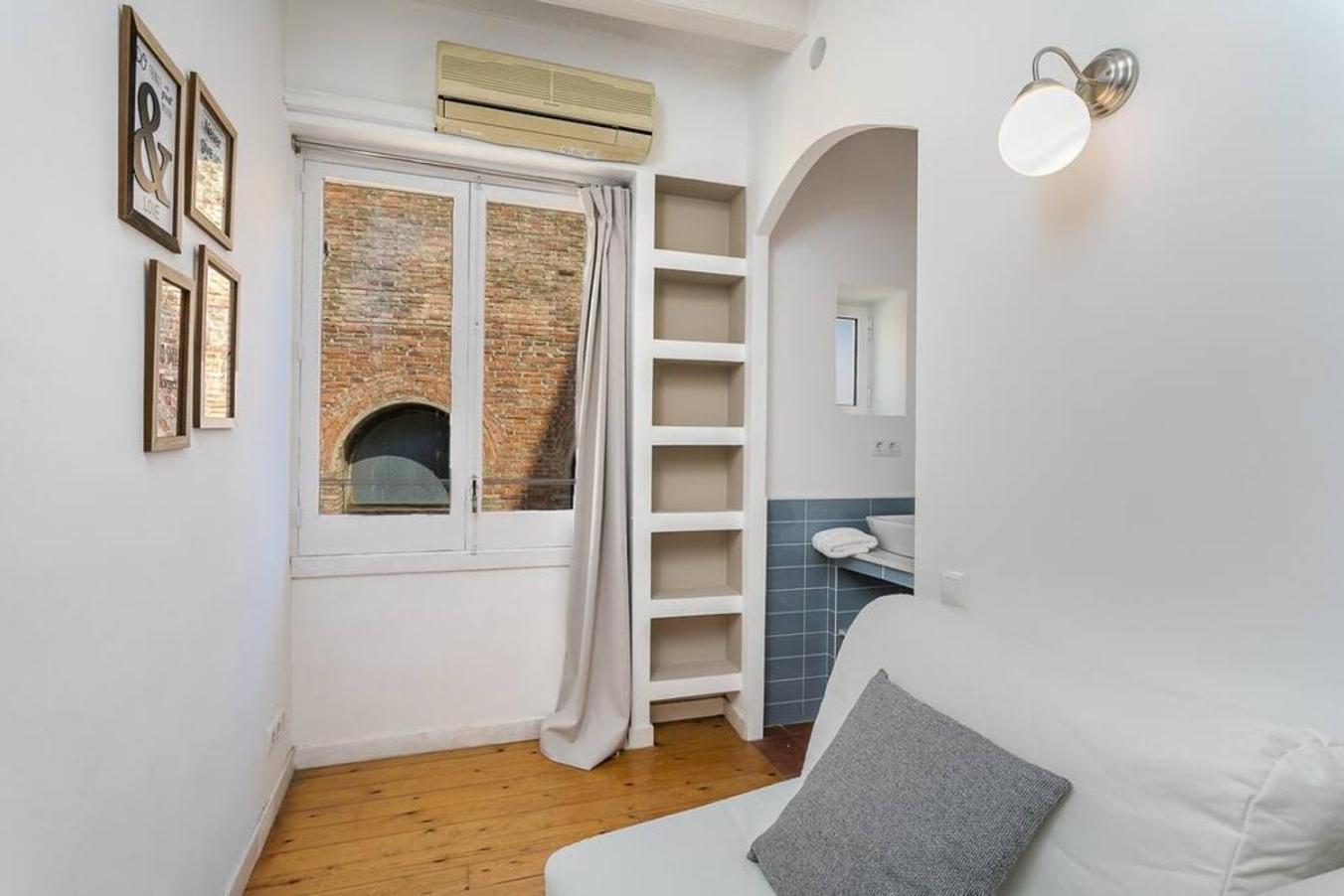Luxurious With Awesome Rooftop Apartment Barcelona