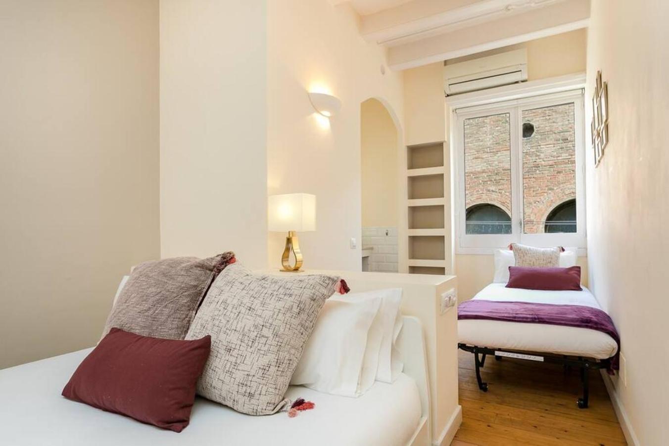 Luxurious With Awesome Rooftop Apartment Barcelona