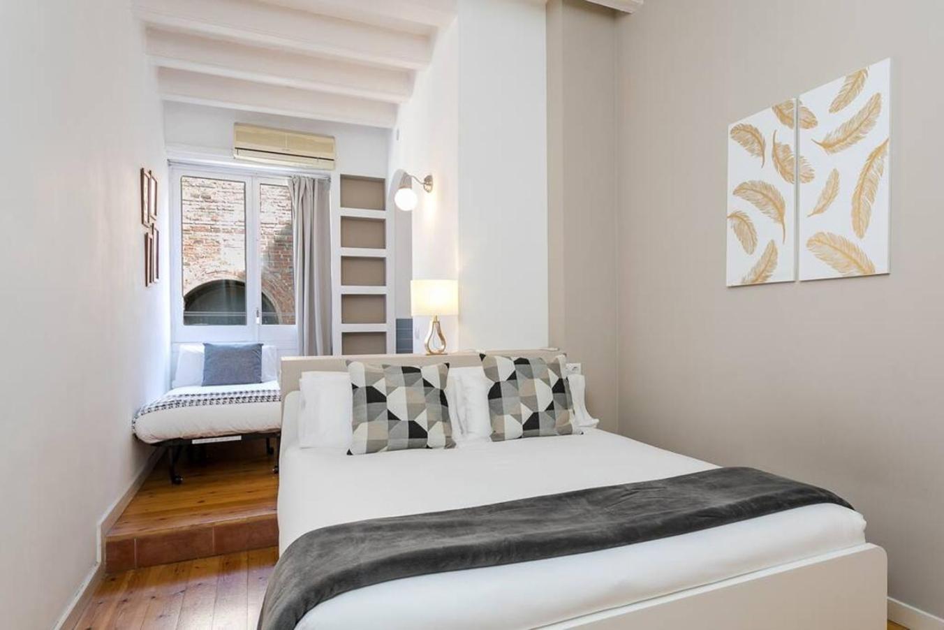 Luxurious With Awesome Rooftop Apartment