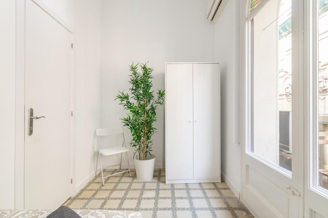 Hostal Amat Private Near Plaza Universitat