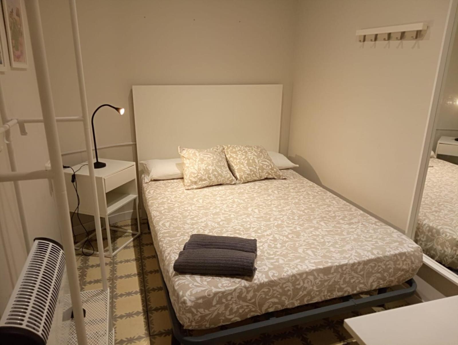 Amat Private Near Plaza Universitat Hostal *