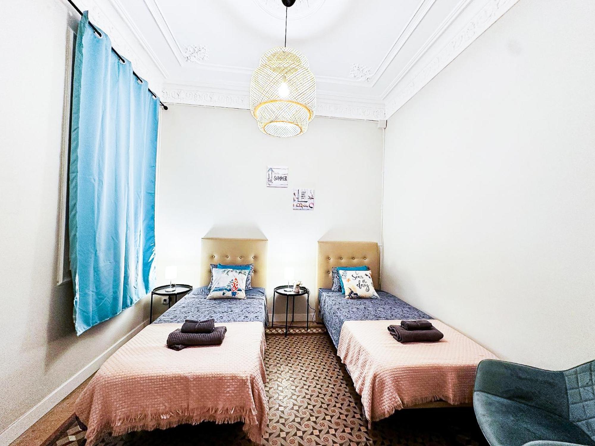 Oasis - Roger Lluria Hostal