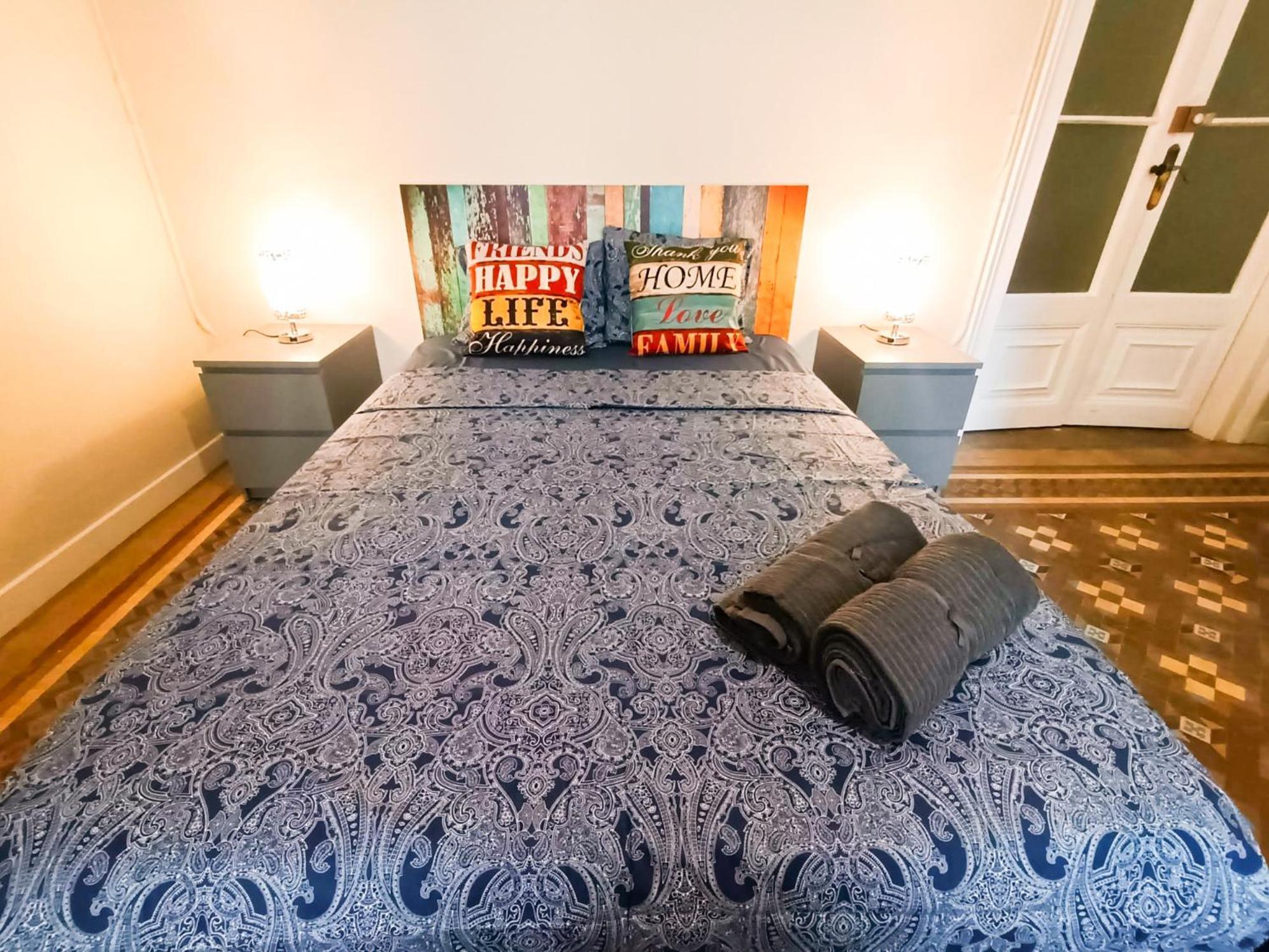 Oasis - Roger Lluria Hostal